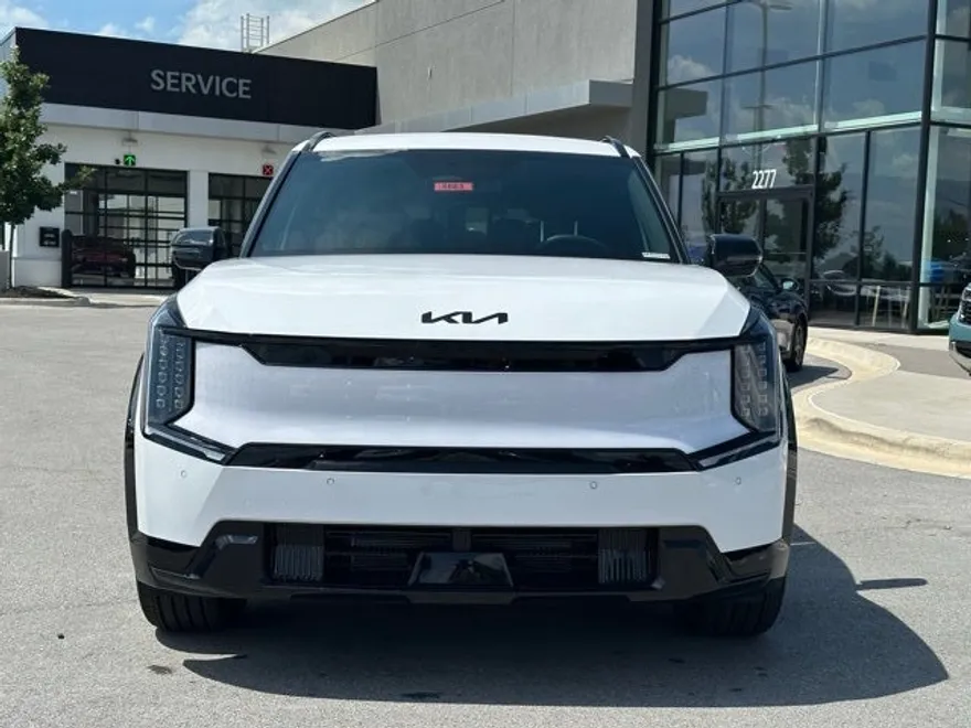 2026 Kia EV9 Land photo 1