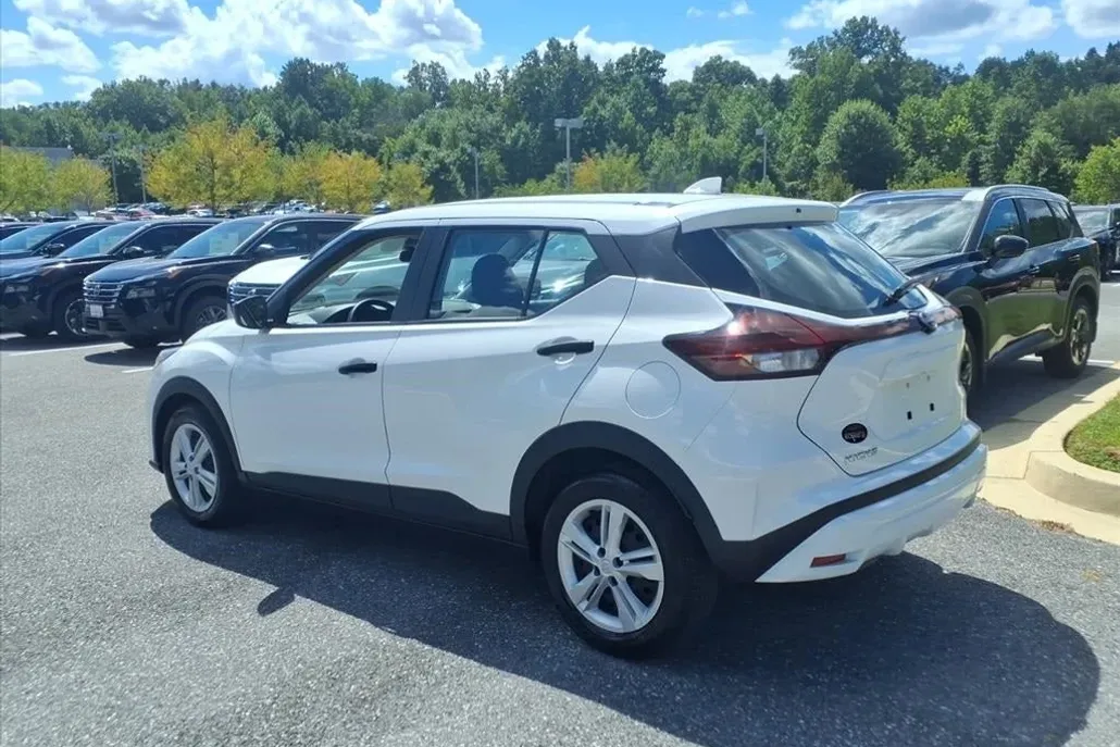 2024 Nissan Kicks S photo 1
