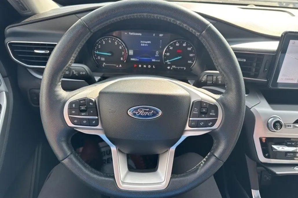 2022 Ford Explorer XLT photo 1