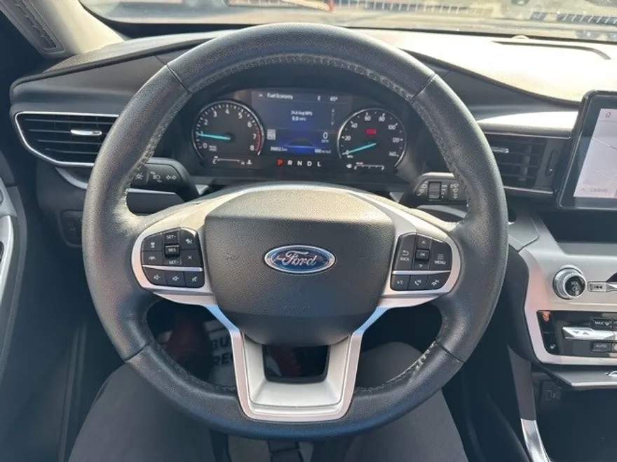 2022 Ford Explorer XLT photo 1