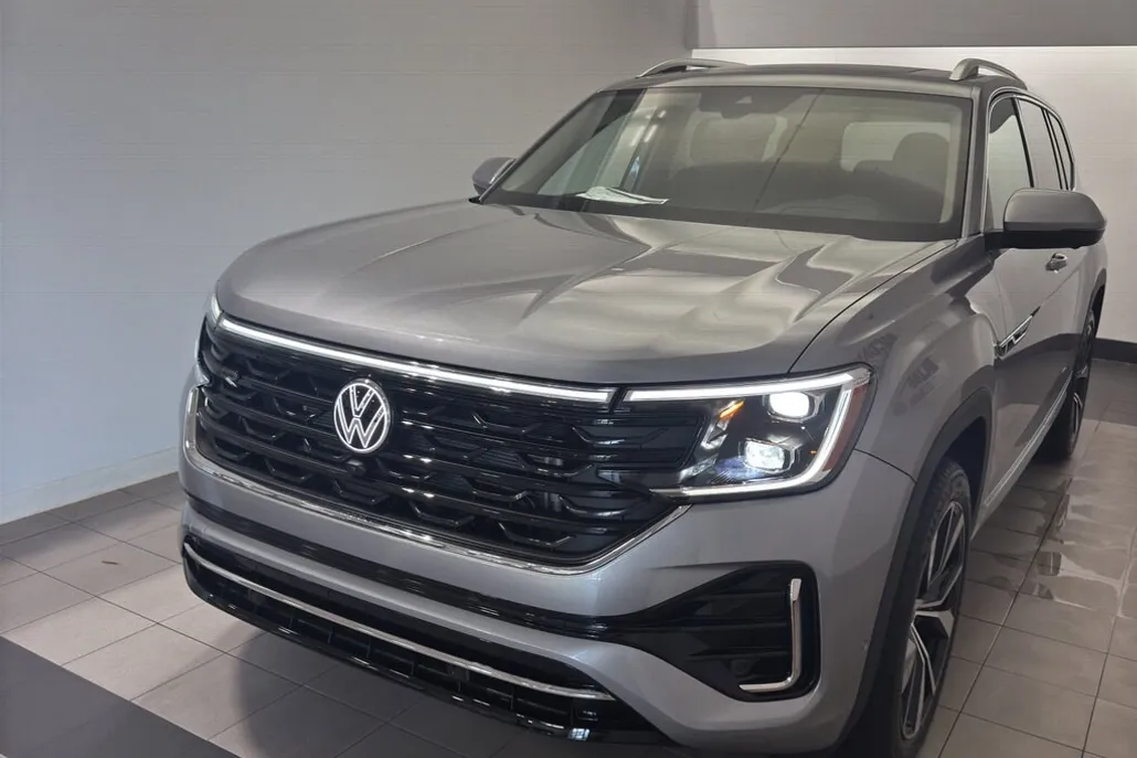 2025 Volkswagen Atlas SEL Premium R-Line photo 1