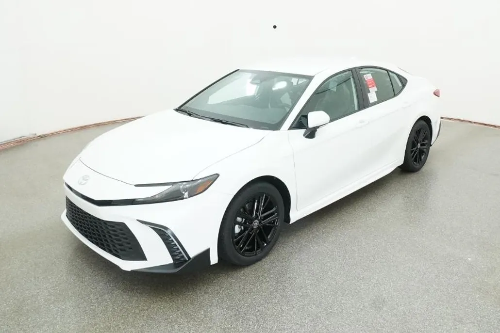2025 Toyota Camry SE photo 1