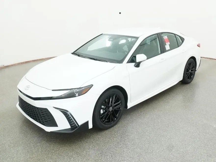 2025 Toyota Camry SE photo 1