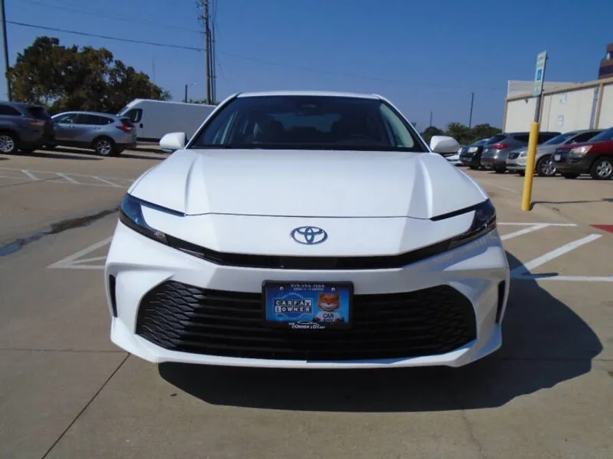 2025 Toyota Camry LE photo 1
