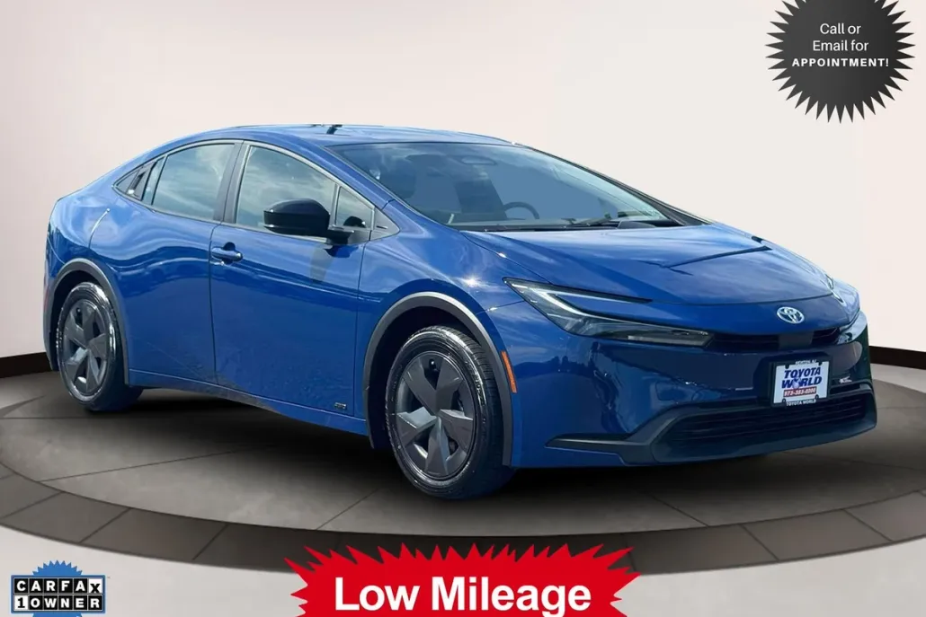 2024 Toyota Prius LE photo 1