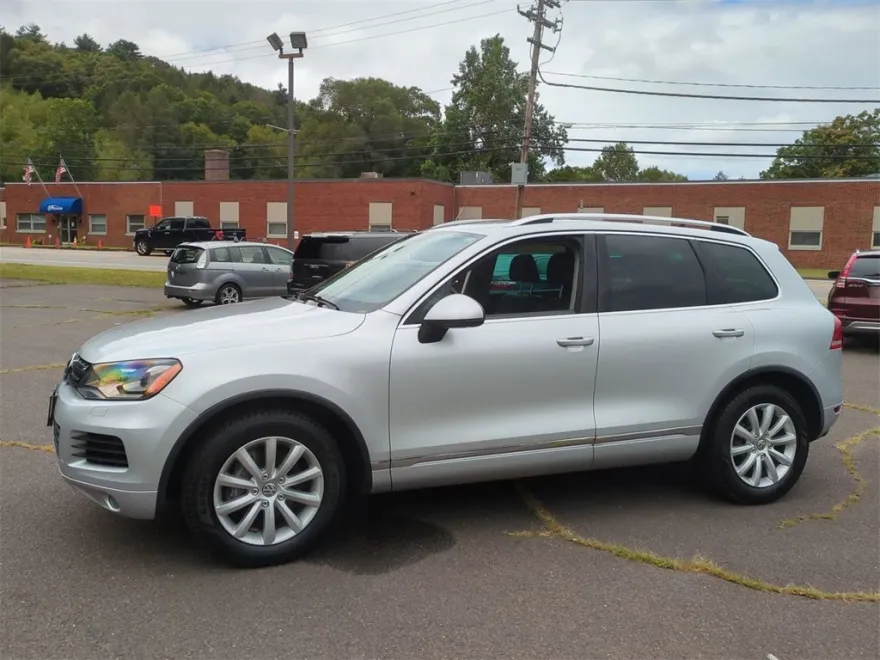 2011 Volkswagen Touareg VR6 FSI photo 1
