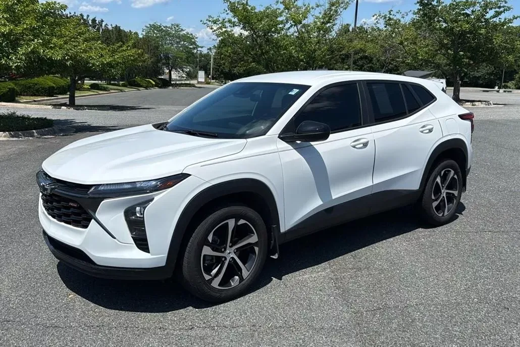 2024 Chevrolet Trax photo 1