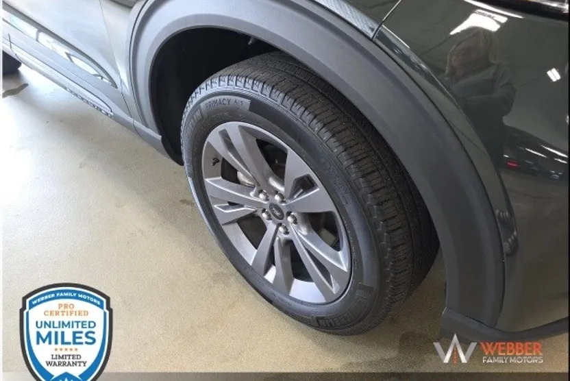 2023 Ford Explorer XLT photo 1