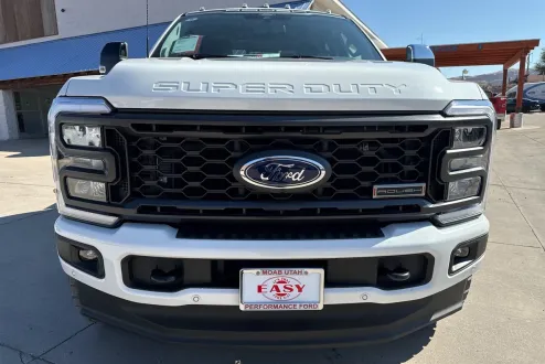 2024 Ford F-250 Lariat photo 2