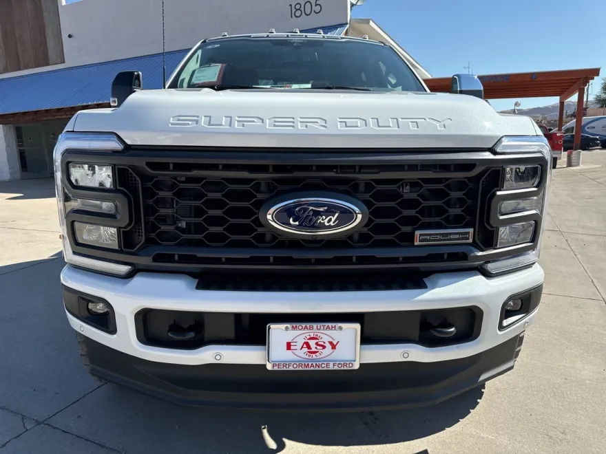 2024 Ford F-250 Lariat photo 2