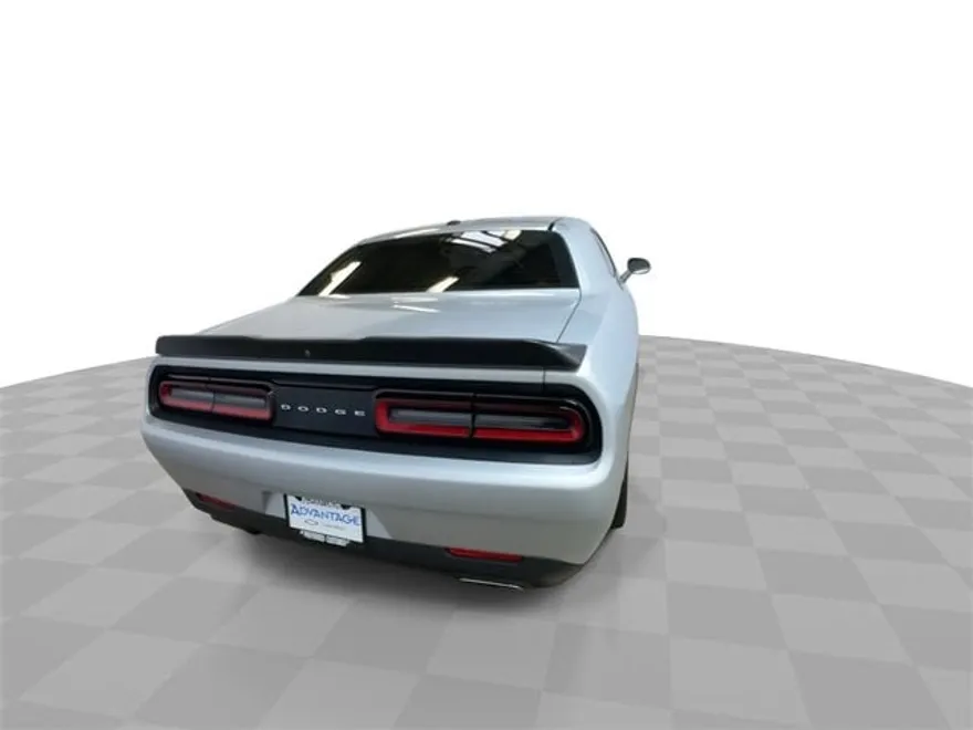 2019 Dodge Challenger SXT photo 1
