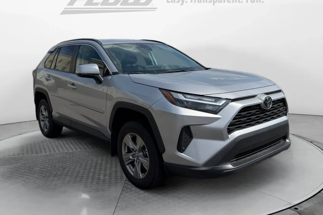 2024 Toyota RAV4 XLE photo 1