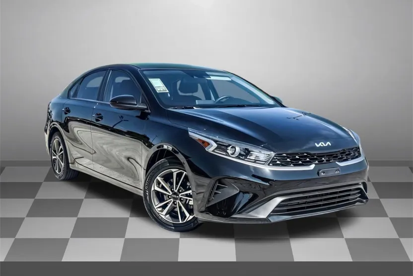 2024 Kia Forte LXS photo 1