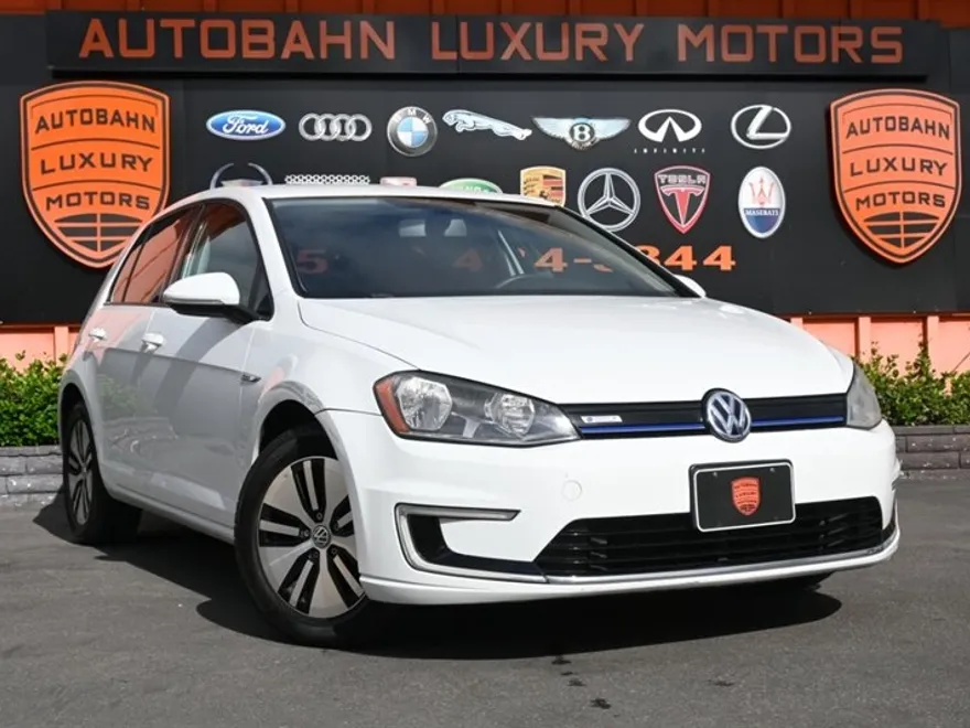 2016 Volkswagen e-Golf SE photo 1