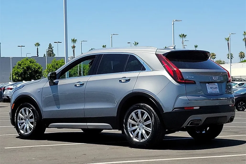 2023 Cadillac XT4 Premium Luxury photo 1