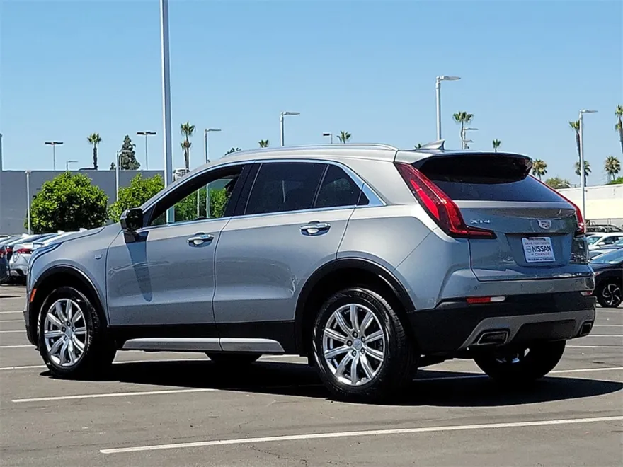 2023 Cadillac XT4 Premium Luxury photo 1