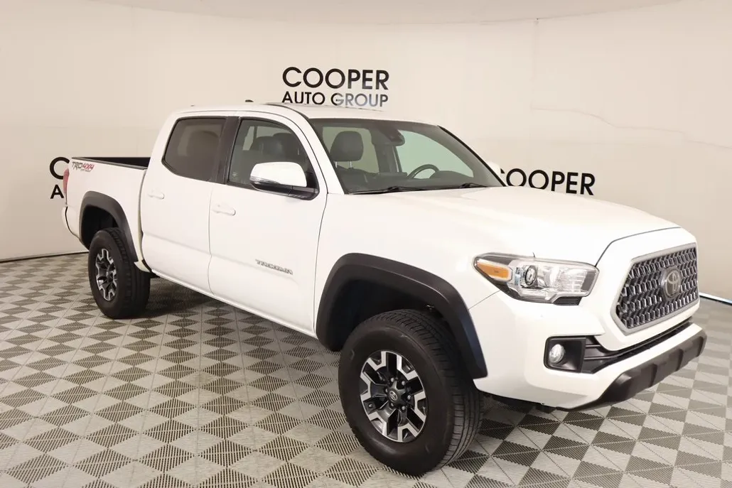 2019 Toyota Tacoma TRD Off-Road V6 photo 1