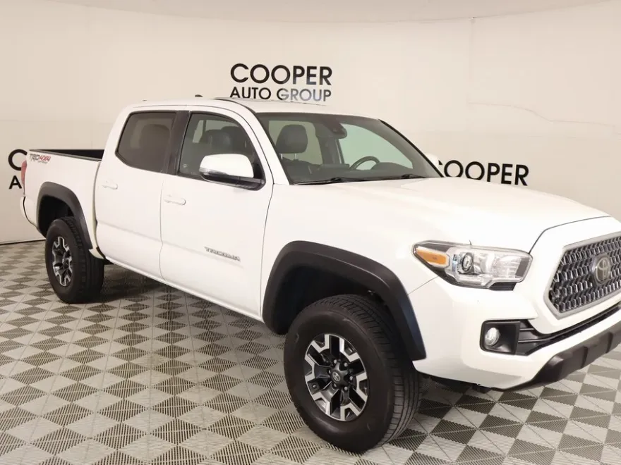2019 Toyota Tacoma TRD Off-Road V6 photo 1