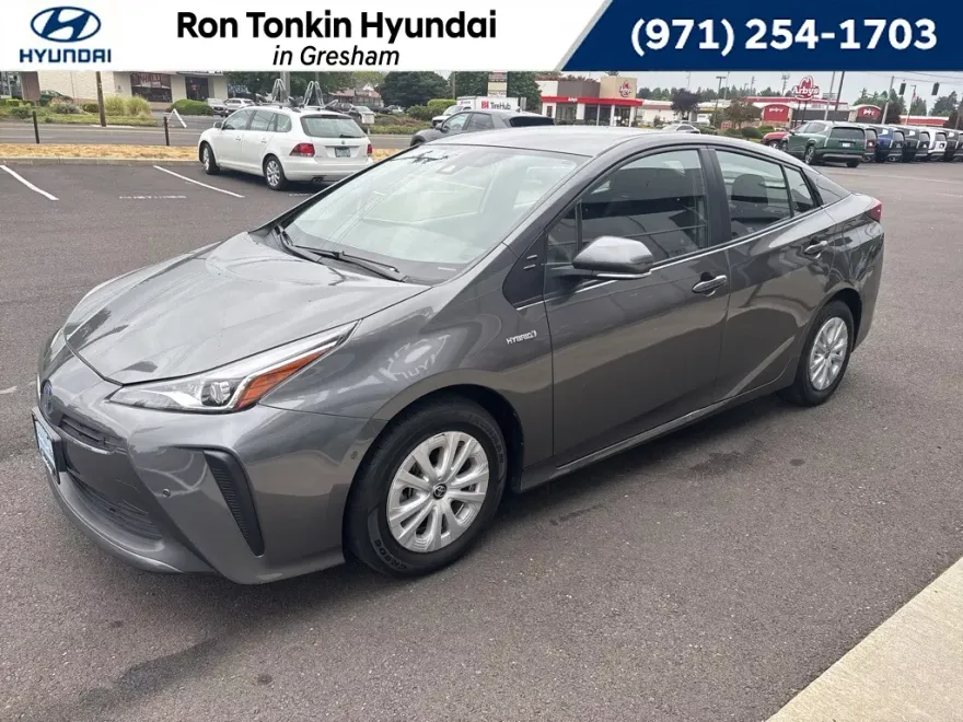2022 Toyota Prius L photo 1