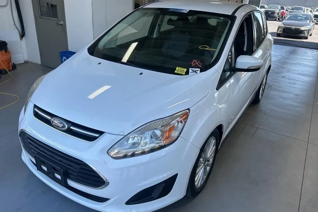 2017 Ford C-Max Hybrid SE photo 1