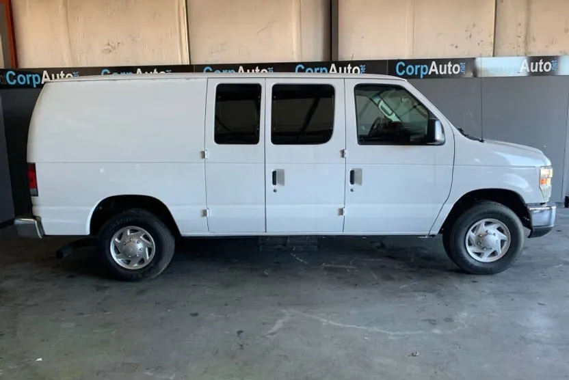 2008 Ford E-350 photo 1