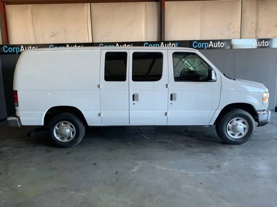2008 Ford E-350 photo 1
