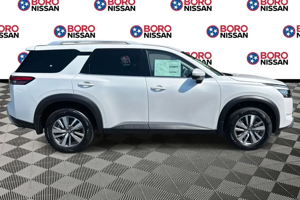 2025 Nissan Pathfinder SL photo 1