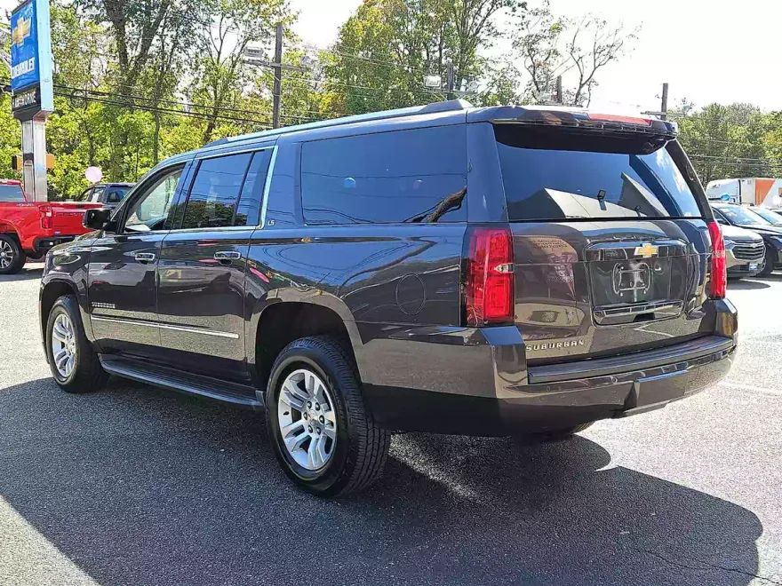 2016 Chevrolet Suburban LS photo 1