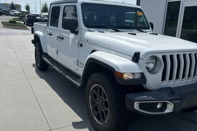 2022 Jeep Gladiator Overland photo 1
