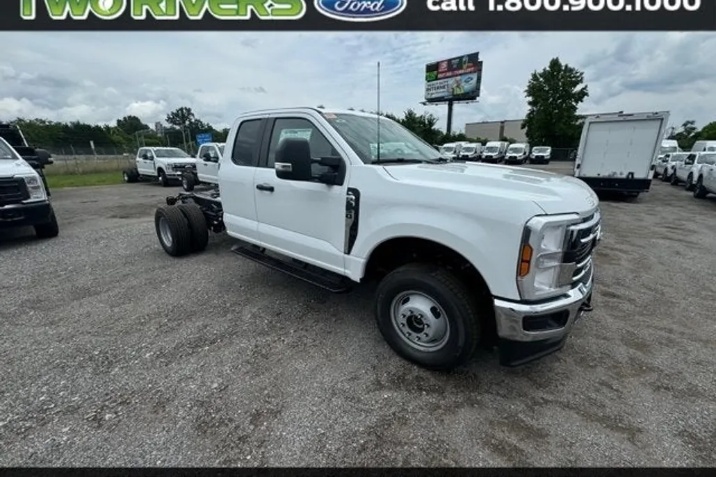 2025 Ford F-350 photo 1