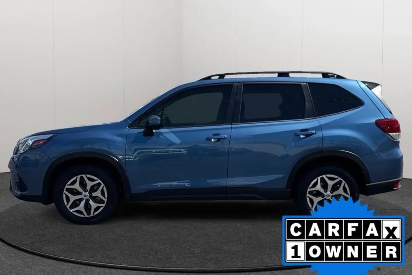 2024 Subaru Forester Premium photo 1