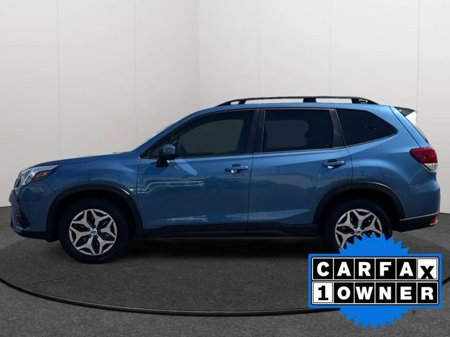 2024 Subaru Forester Premium photo 1
