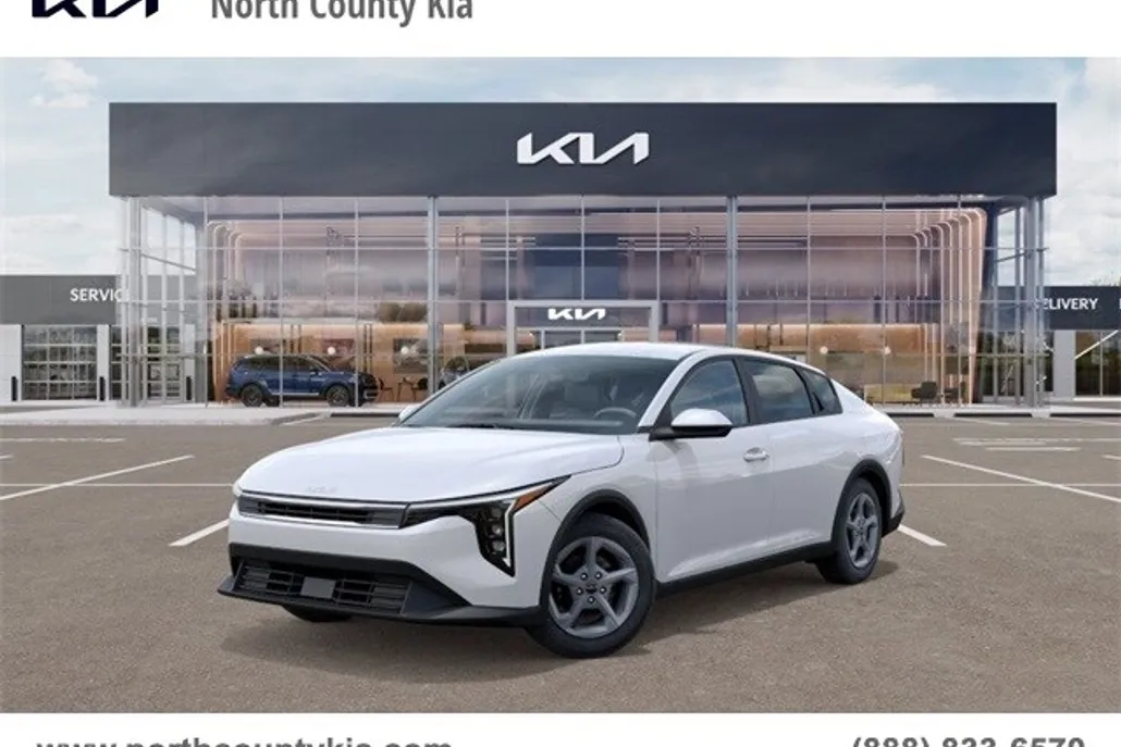 2025 Kia K4 LXS photo 1