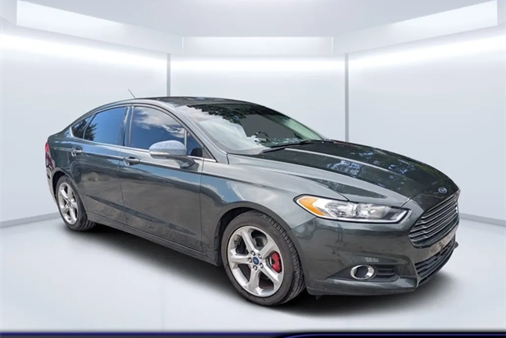2015 Ford Fusion SE photo 1