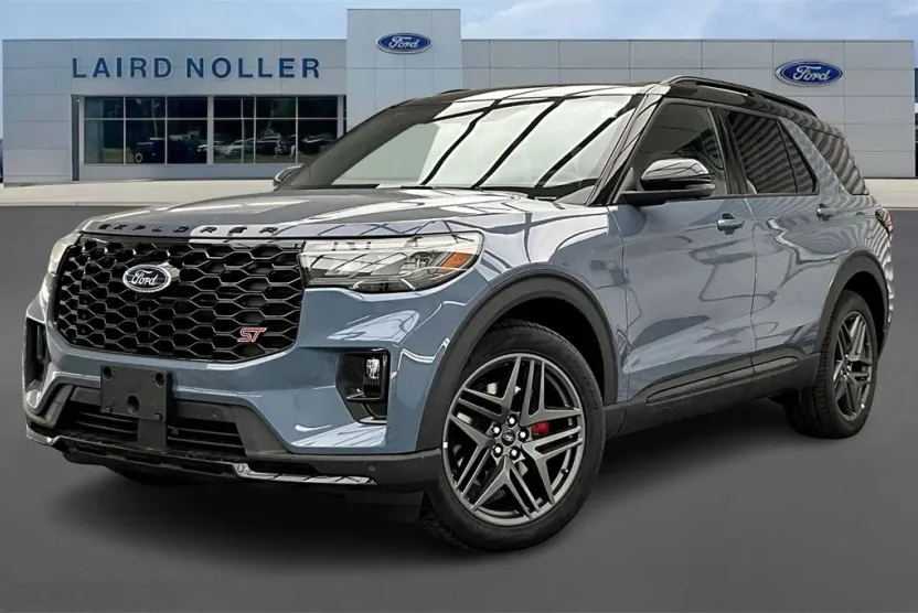 2025 Ford Explorer ST photo 1