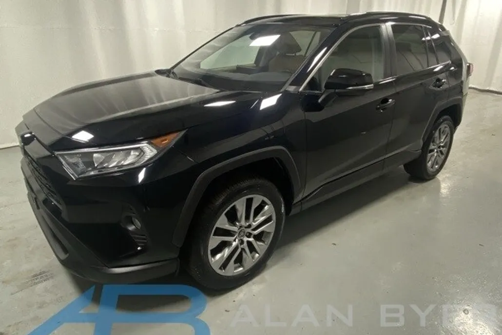 2019 Toyota RAV4 XLE Premium photo 1