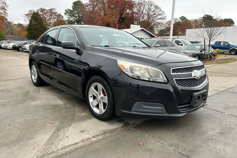 2013 Chevrolet Malibu LS photo 1