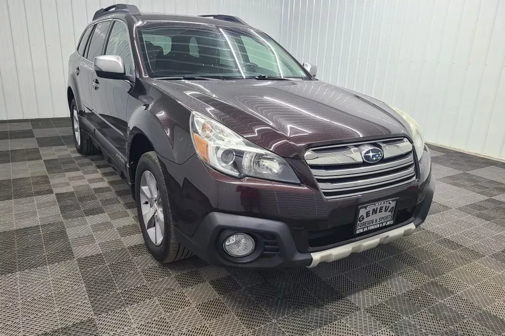 2013 Subaru Outback 3.6R Limited photo 1