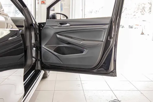 2022 Volkswagen Golf GTI Autobahn photo 2