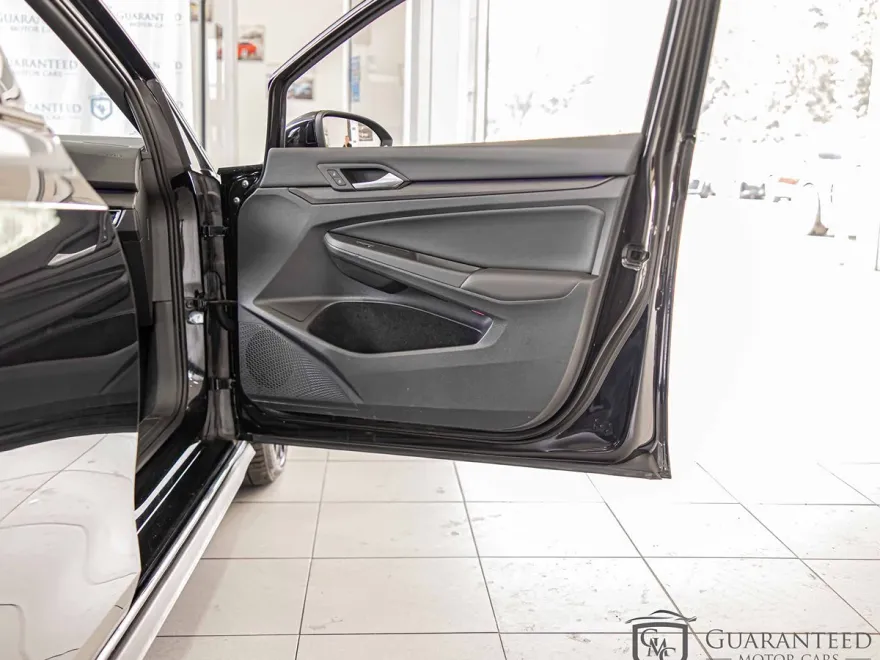 2022 Volkswagen Golf GTI Autobahn photo 2