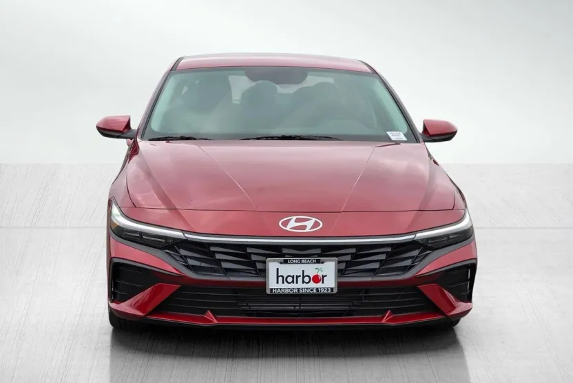 2025 Hyundai Elantra SE photo 1
