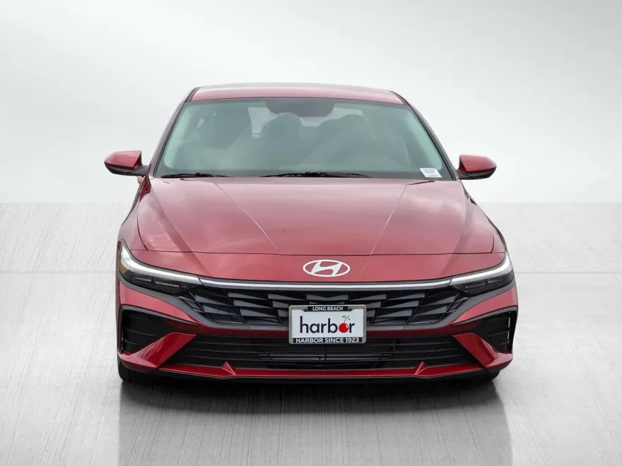 2025 Hyundai Elantra SE photo 1