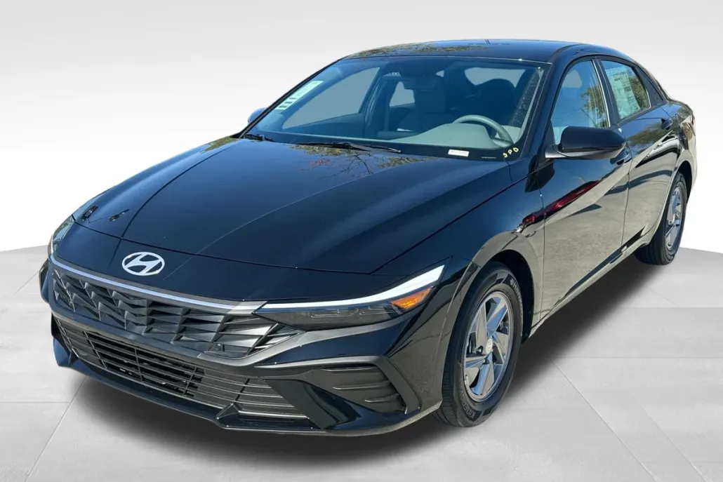 2025 Hyundai Elantra SE photo 1
