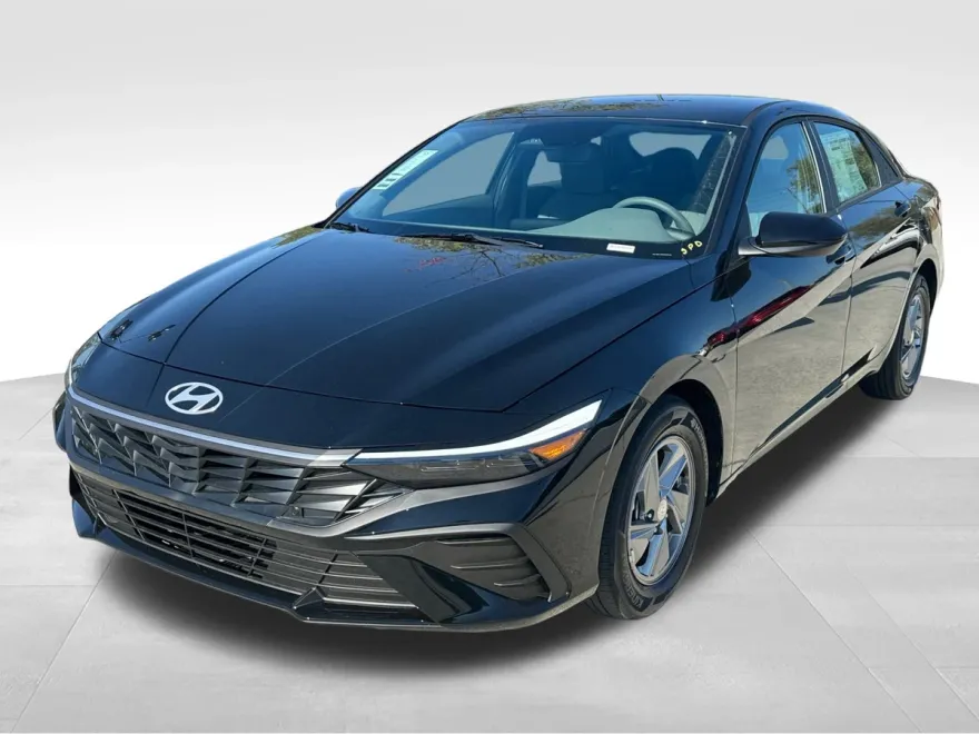 2025 Hyundai Elantra SE photo 1
