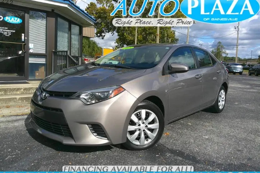 2015 Toyota Corolla LE photo 1