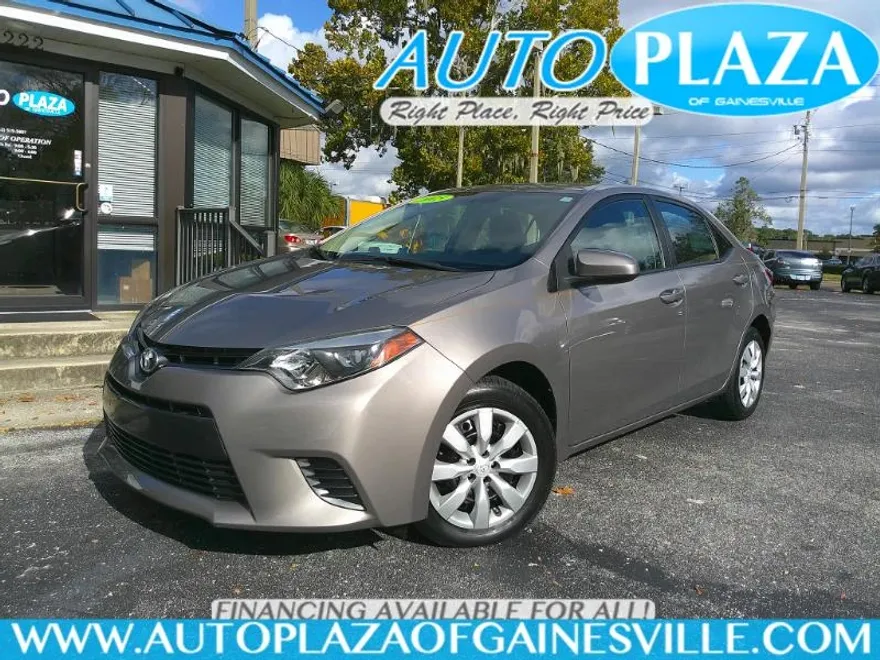 2015 Toyota Corolla LE photo 1