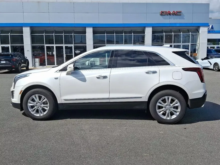 2022 Cadillac XT5 Luxury photo 1