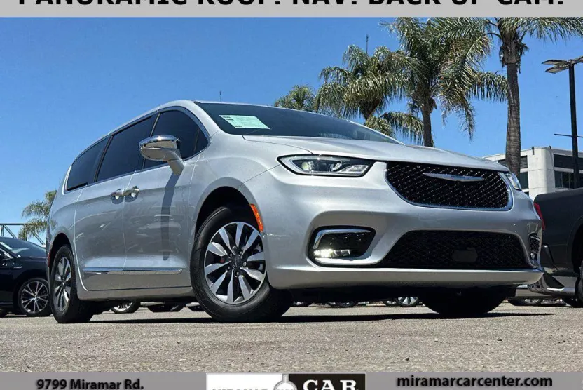 2022 Chrysler Pacifica Limited photo 1