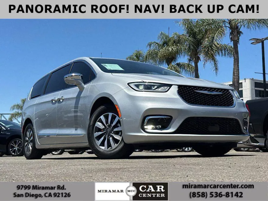 2022 Chrysler Pacifica Limited photo 1