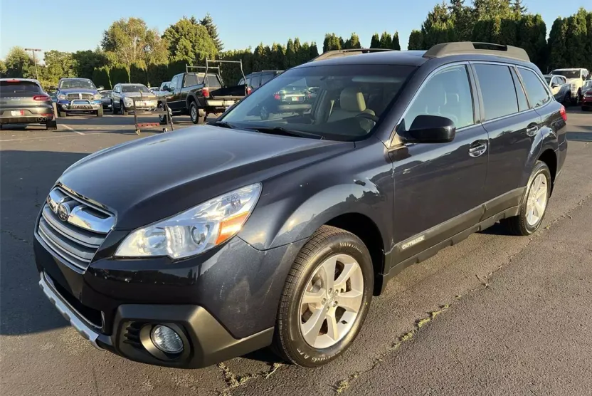 2013 Subaru Outback 2.5i Limited photo 1
